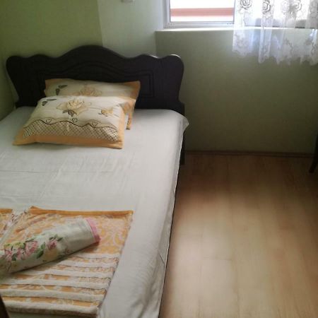Guest House Nino Batumi Exterior photo