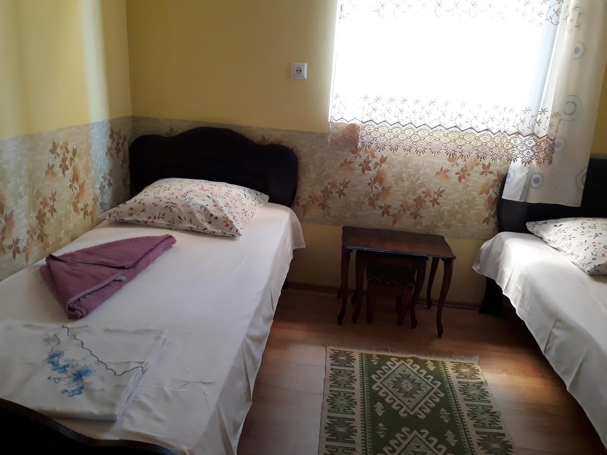 Guest House Nino Batumi Exterior photo