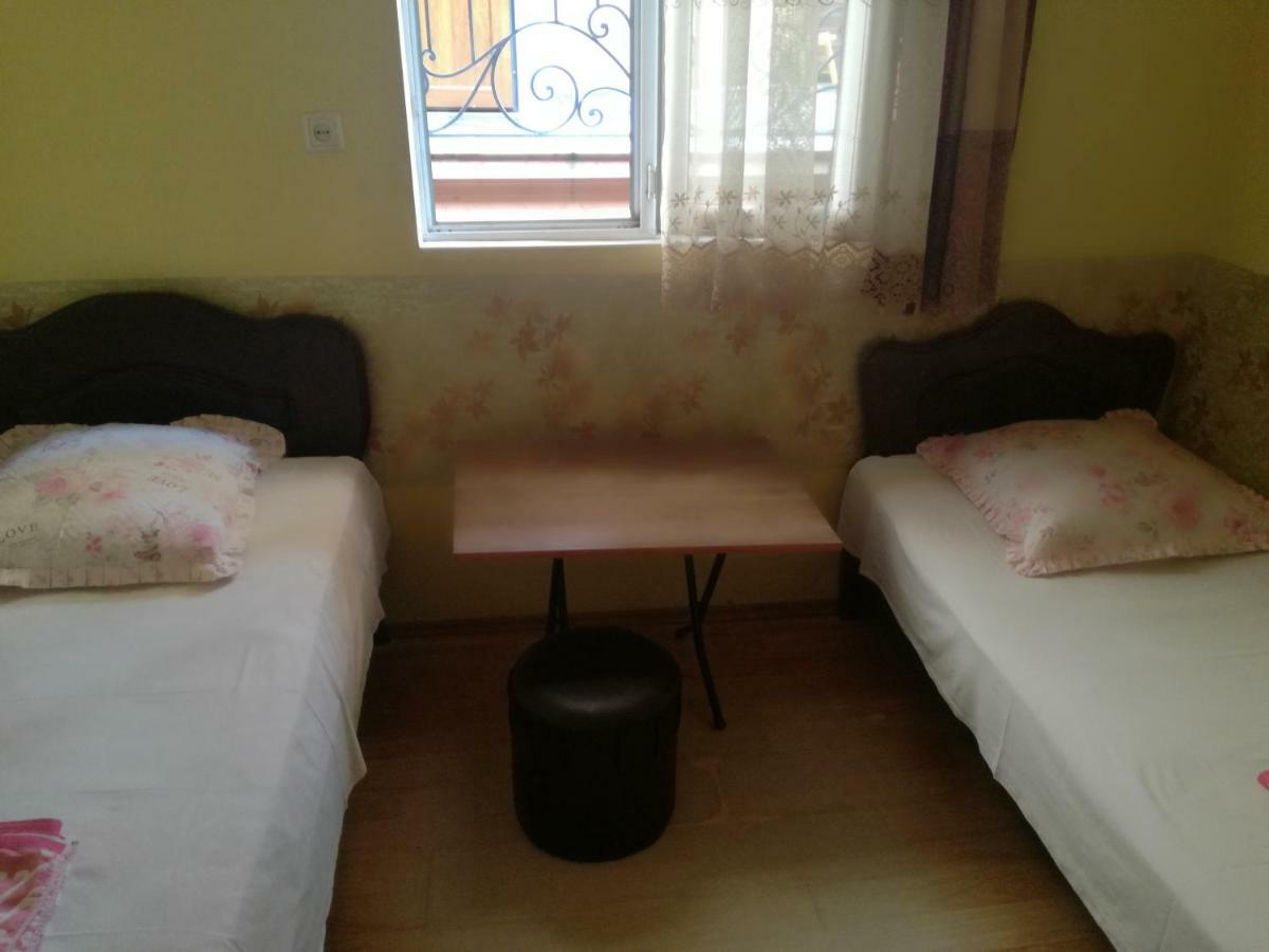 Guest House Nino Batumi Exterior photo